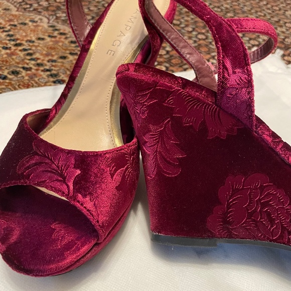 Designer Rampage Burgundy Velvet Wedge Sandal, Never worn - Picture 3 of 9